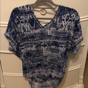 Short sleeve blue design top